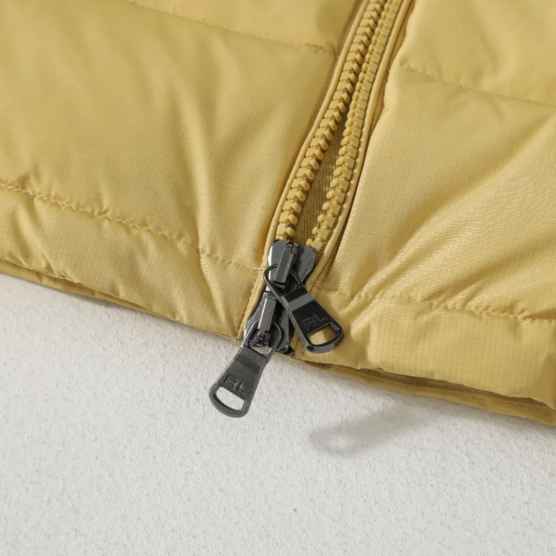 P490 #R51 Ralph Lauren winter new style for men and women, classic small logo waterproof pure down vest sleeveless official item number: RL14255 Full set of customized accessories, details determine success or failure.  - Accessories: Original hangtag, washed label + electroplated YK zipper logo, customized Laval Lauren zipper, full set of accessories - Same style for men and women. Color: Khaki, green, navy, black. Size: S M L